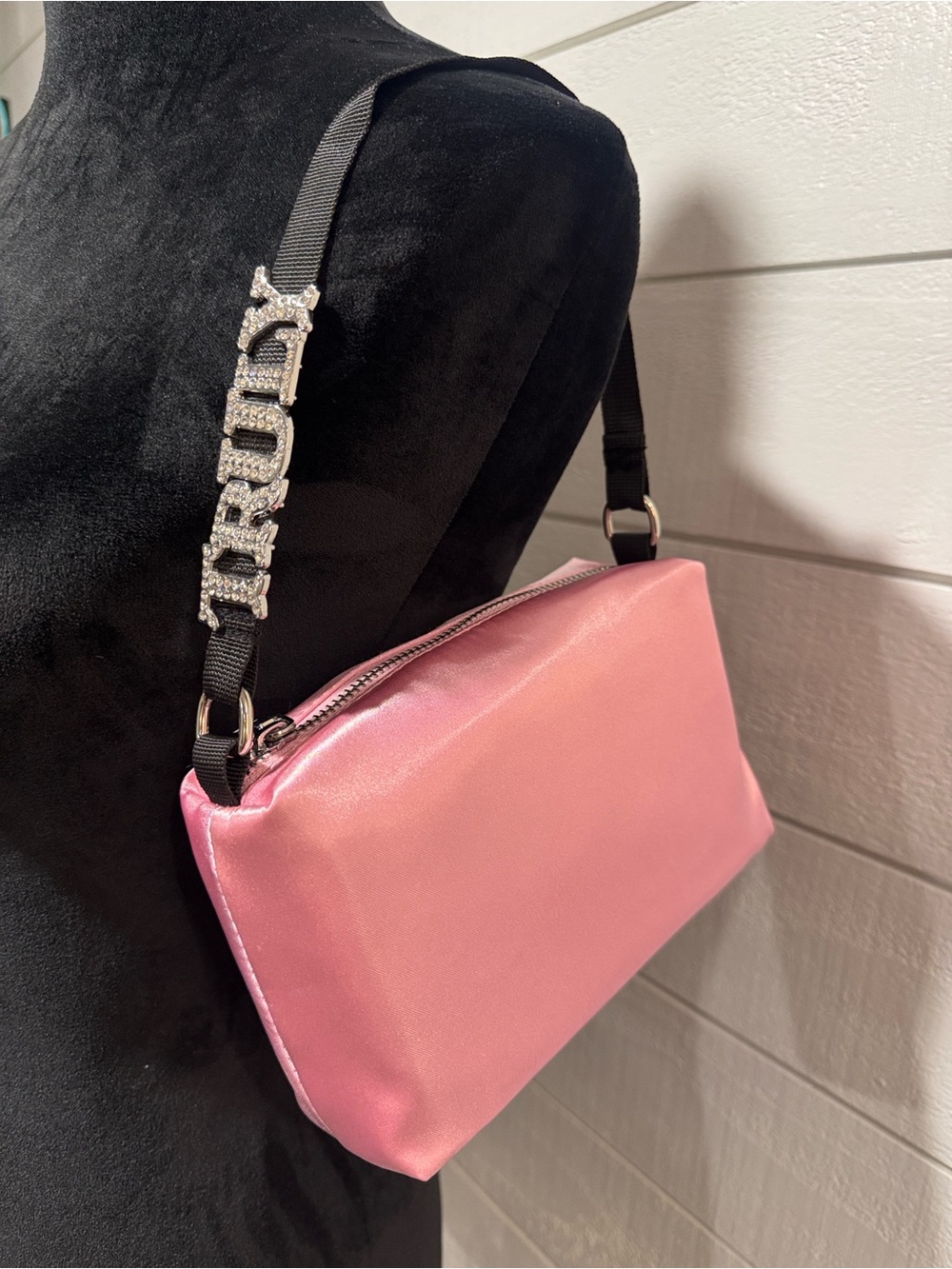 TRULY Signature Crystal Pouch Pink Satin